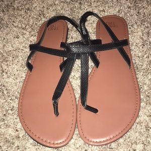 Between the toes simple sandals!!!